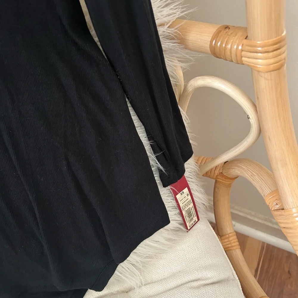 NWT Merona black tunic with pocket - Picture 2 of 2